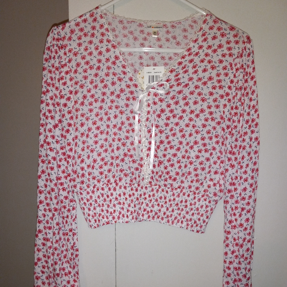 Floral long sleeve cropped shirt with tie in front 🌺